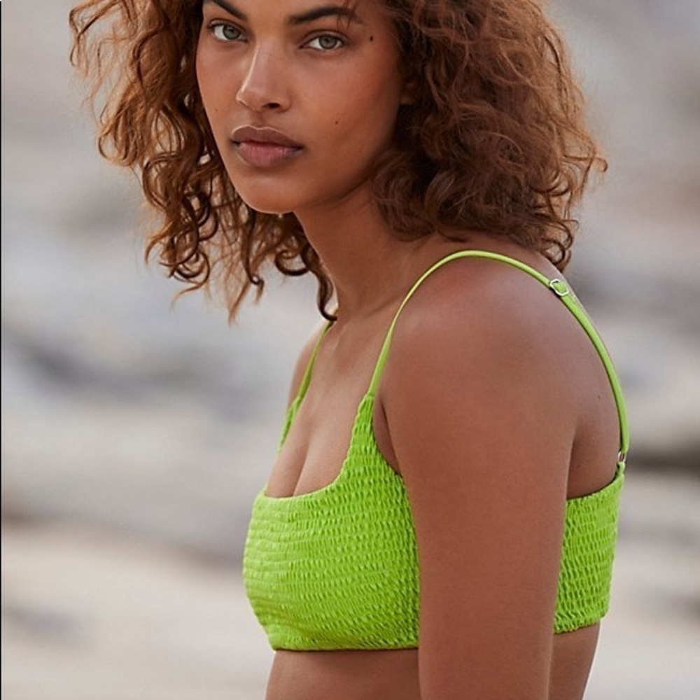 Aila Blue Swim Alice Smocked Bikini Top in Fingerlime XS